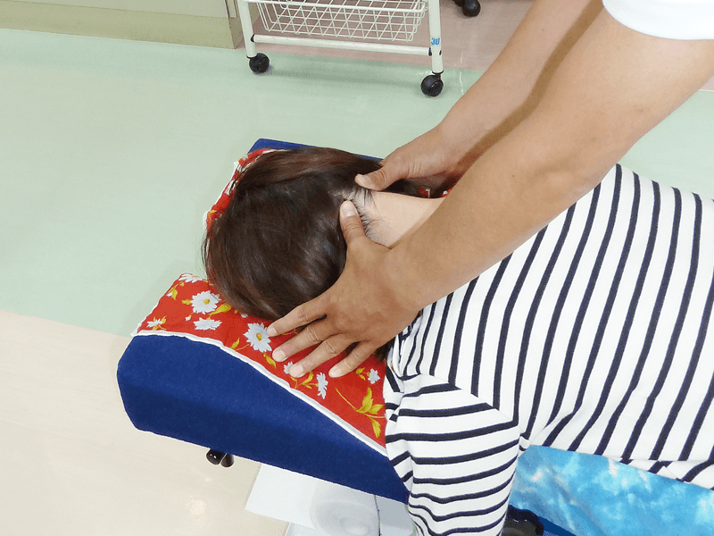 首〜背中の痛みの治療
